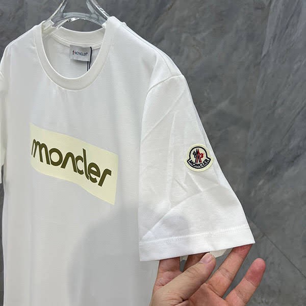 モンクレール エンボスロゴ コットン Tシャツ コピー 半袖 3色 8c0005